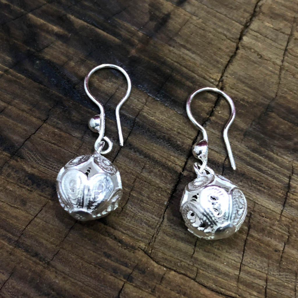 Ball Model Filigree Handmade Silver Earrings (NG201011022)