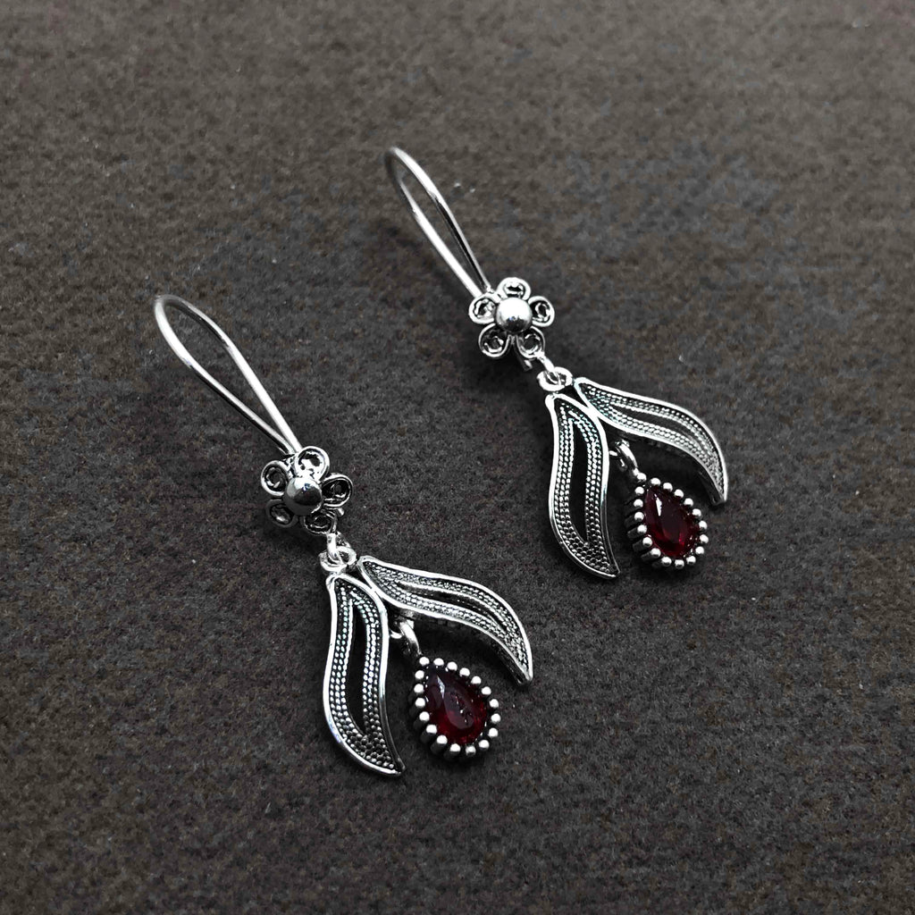 Floral Model Filigree Earrings With Ruby (NG201011272)